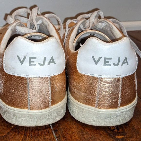 VEJA Rise Gold Sneaker - Picture 7 of 8